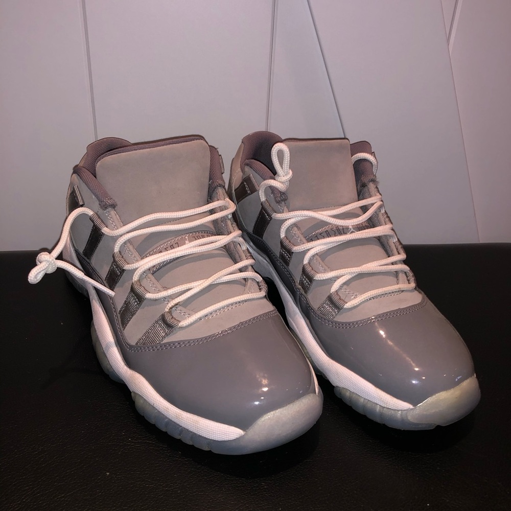 SELLING: Air Jordan 11 Retro Low ‘Cool Grey’ SIZE: 6.5Y (US8 W)